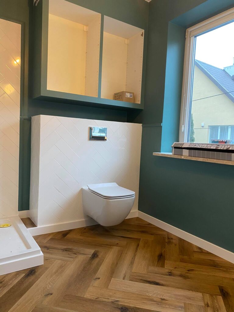 Panele winylowe w jodełkę. Płytki w cegiełkę. Łazienka po remoncie. Ursynó Warszawa Abc-domu.pl