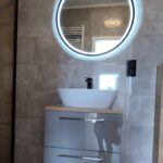 Wykończenie łazienki. Prysznic, Geberit, gresy.